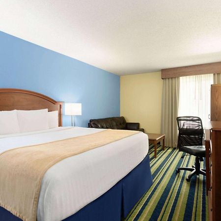 Days Inn By Wyndham Fargo Exterior photo