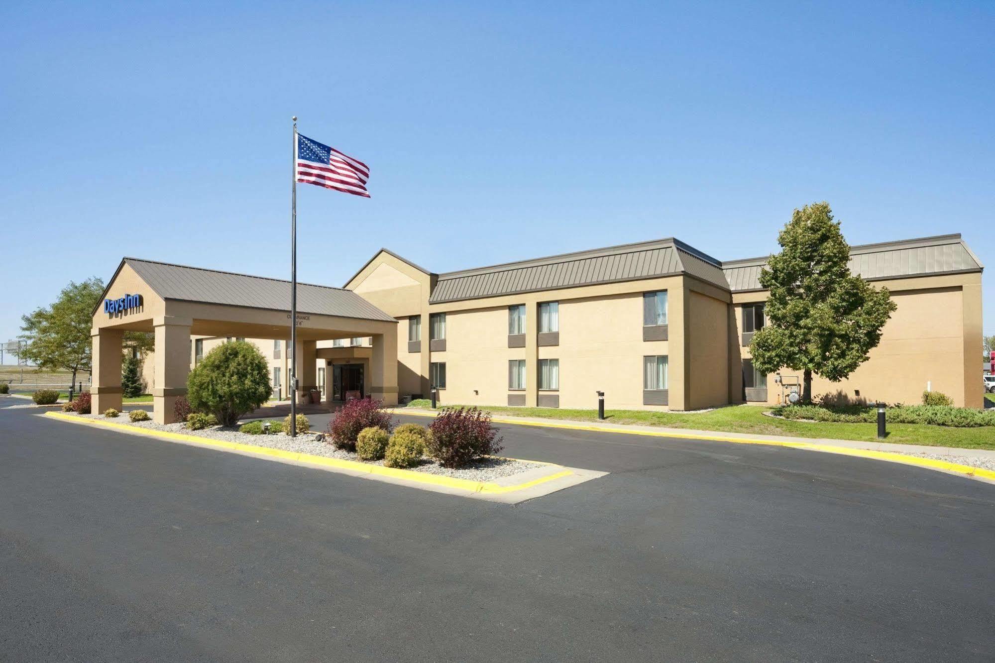 Days Inn By Wyndham Fargo Exterior photo